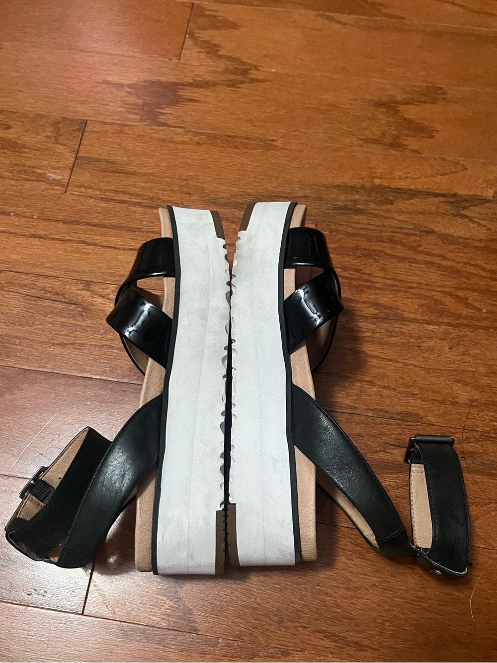 UGG Black Patent Leather Tipton Platform Ankle Sandals size 5 - Picture 2 of 7